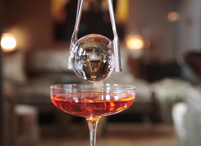 ice-sphere-above-cocktail